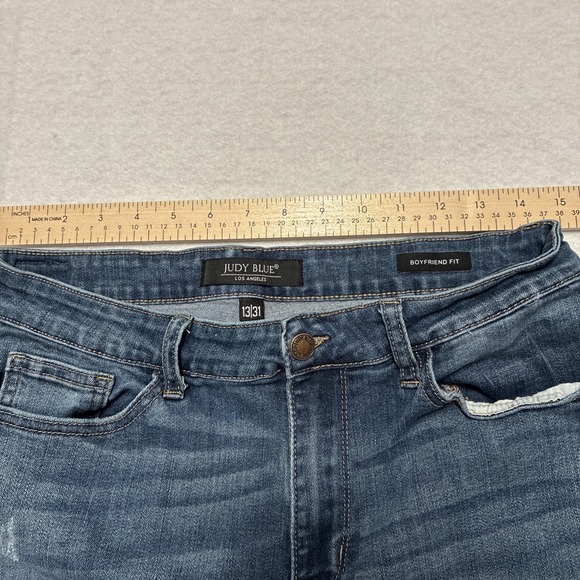 JUDY BLUE Boyfriend Fit Stretch Distressed Medium Wash Denim  Size 13/31 Women's - Picture 9 of 15